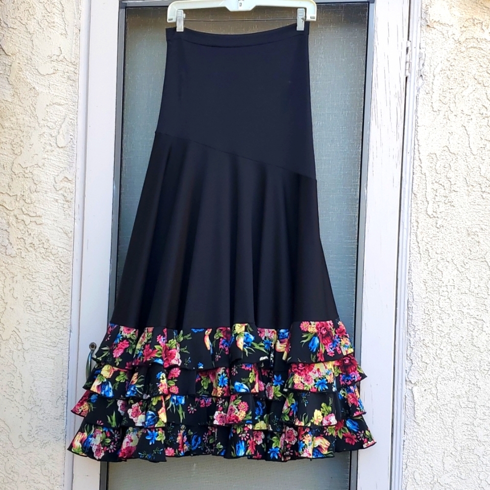 Spanish flamenco skirt. Black with floral pattern ruffles
